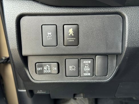 Used 2020 Toyota Tacoma TRD Sport image 16