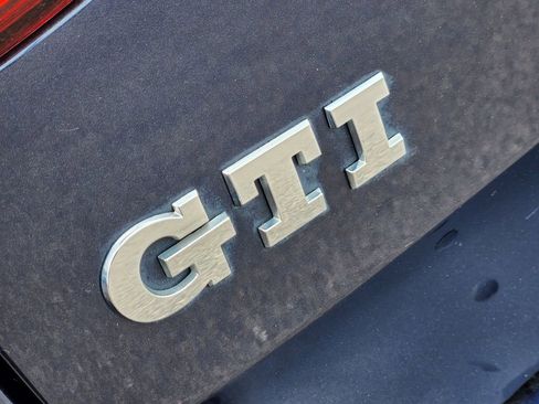 Used 2018 Volkswagen GTI SE FWD image 8