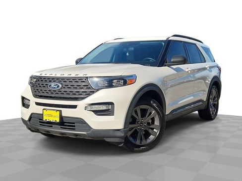 Used 2021 Ford Explorer XLT w/ Equipment Group 202A RWD image 1