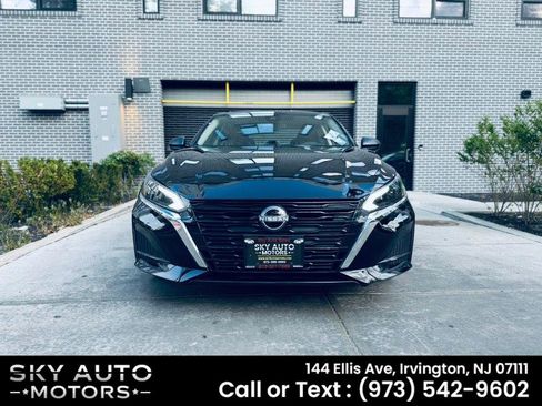 Used 2025 Nissan Altima 2.5 SV FWD image 2