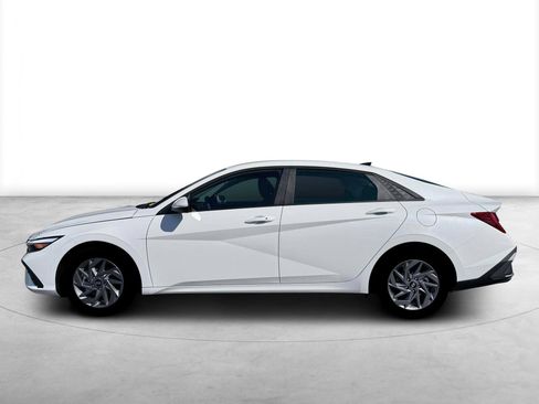 New 2026 Hyundai Elantra Hybrid FWD image 3