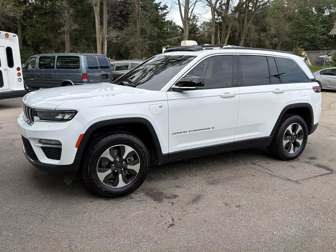 Used 2024 Jeep Grand Cherokee Limited 4xe AWD/4WD image 3