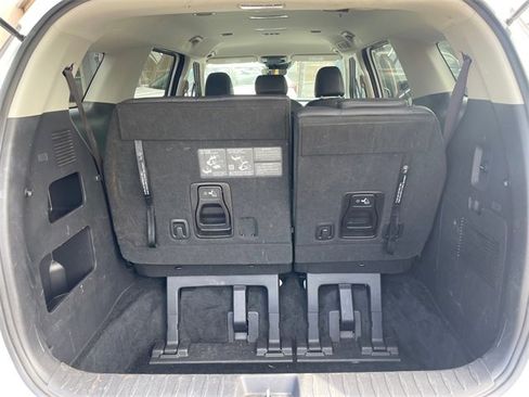 Used 2024 Kia Carnival LX image 14