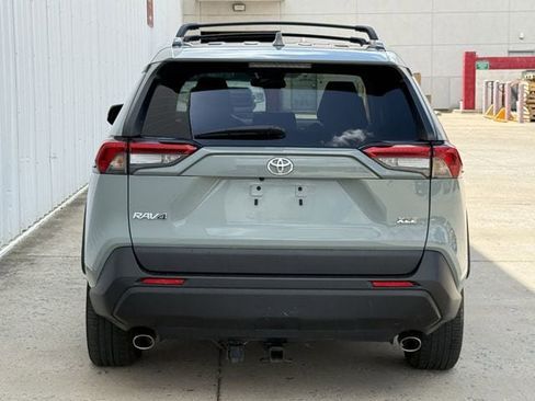 Used 2022 Toyota RAV4 XLE w/ Convenience Package image 5