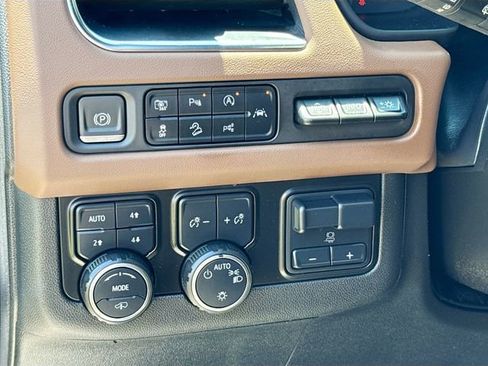 Used 2024 Chevrolet Suburban High Country w/ Advanced Technology Package AWD/4WD image 15