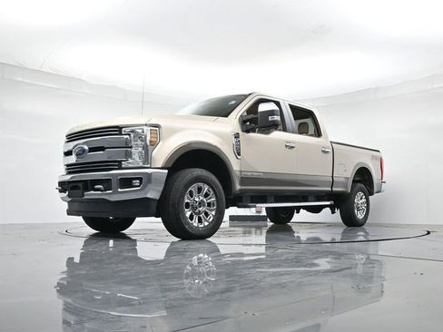 Used 2018 Ford F250 Lariat w/ Chrome Package image 34