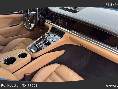 Used 2017 Porsche Panamera image 42