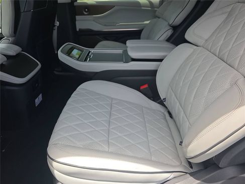 New 2027 Lincoln Navigator L Black Label RWD image 15
