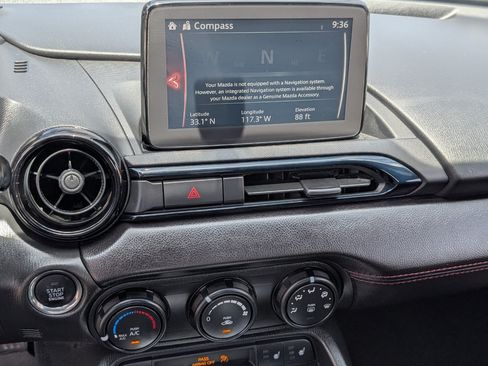 Used 2019 MAZDA MX-5 Miata Club RWD image 17