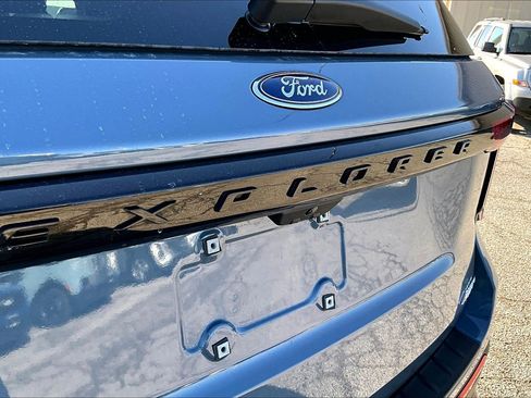 Used 2025 Ford Explorer ST-Line w/ Premium Package image 33