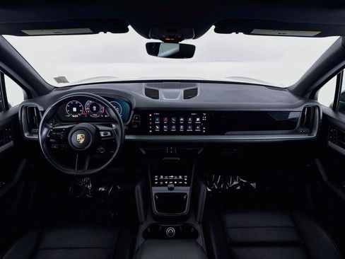 Used 2024 Porsche Cayenne AWD/4WD image 17
