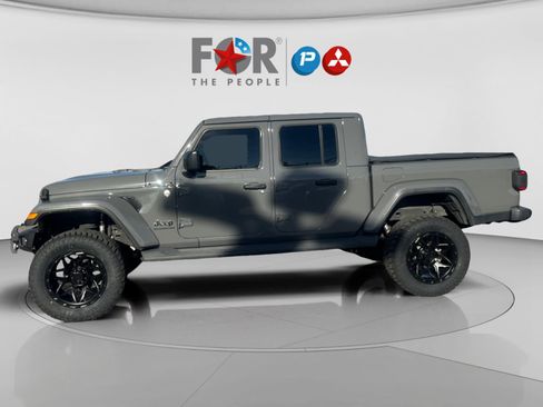Used 2021 Jeep Gladiator Overland w/ Popular Equipment Package image 2