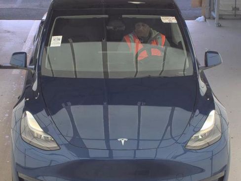 Used 2023 Tesla Model Y Long Range image 2