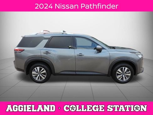 Used 2024 Nissan Pathfinder SL FWD image 2