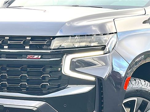 Used 2024 Chevrolet Tahoe Z71 w/ Luxury Package AWD/4WD image 4