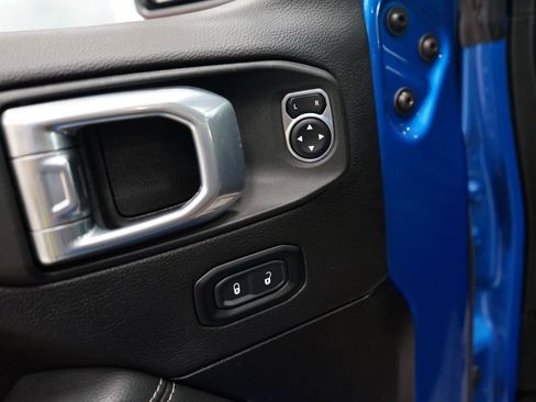 Used 2023 Jeep Wrangler Unlimited Sahara AWD/4WD image 27