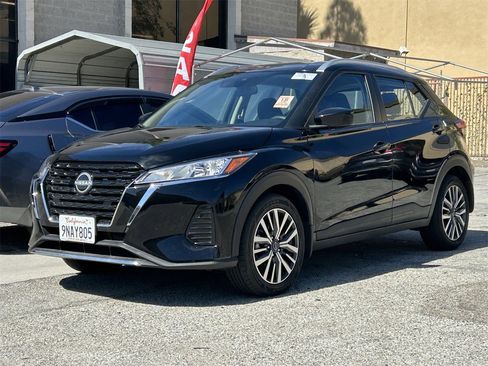 Certified 2024 Nissan Kicks SV image 2