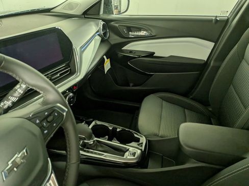 New 2026 Chevrolet Trax LT w/ Driver Confidence Package FWD image 23
