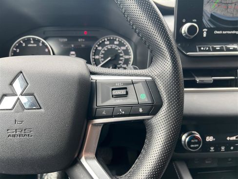Used 2024 Mitsubishi Outlander SE AWD/4WD image 40