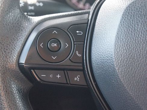 Used 2025 Toyota RAV4 XLE AWD/4WD image 9