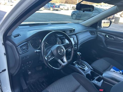 Used 2018 Nissan Rogue SV image 9