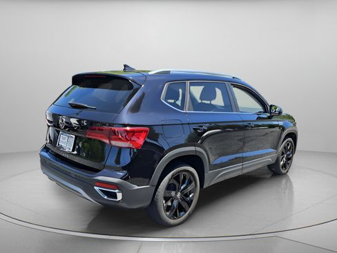Used 2023 Volkswagen Taos SE w/ Black Wheel Package FWD image 6
