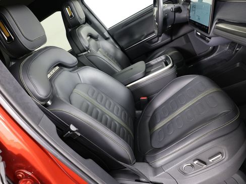 Used 2025 Rivian R1S Adventure AWD/4WD image 32