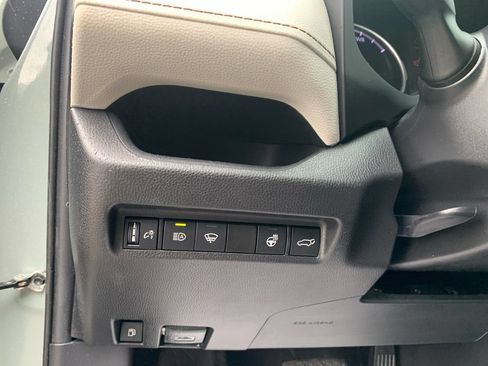 Used 2021 Toyota RAV4 XLE w/ Convenience Package AWD/4WD image 12