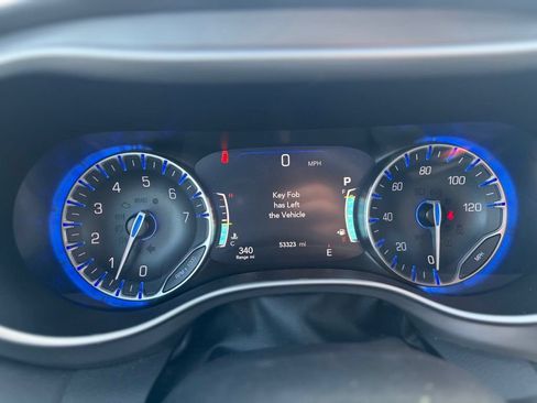 Certified 2025 Chrysler Pacifica Select FWD image 38