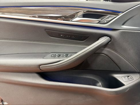Used 2018 BMW 530i xDrive image 11
