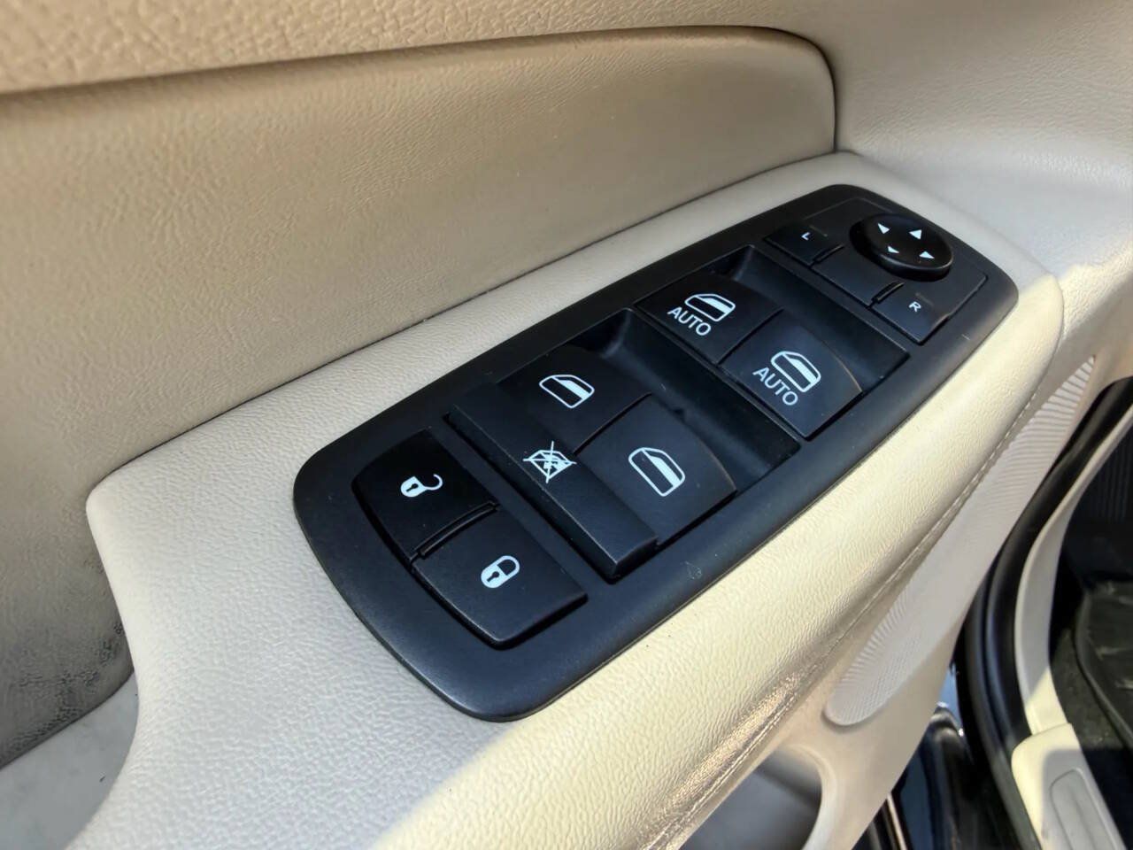 Used 2021 Jeep Grand Cherokee Laredo AWD/4WD image 11