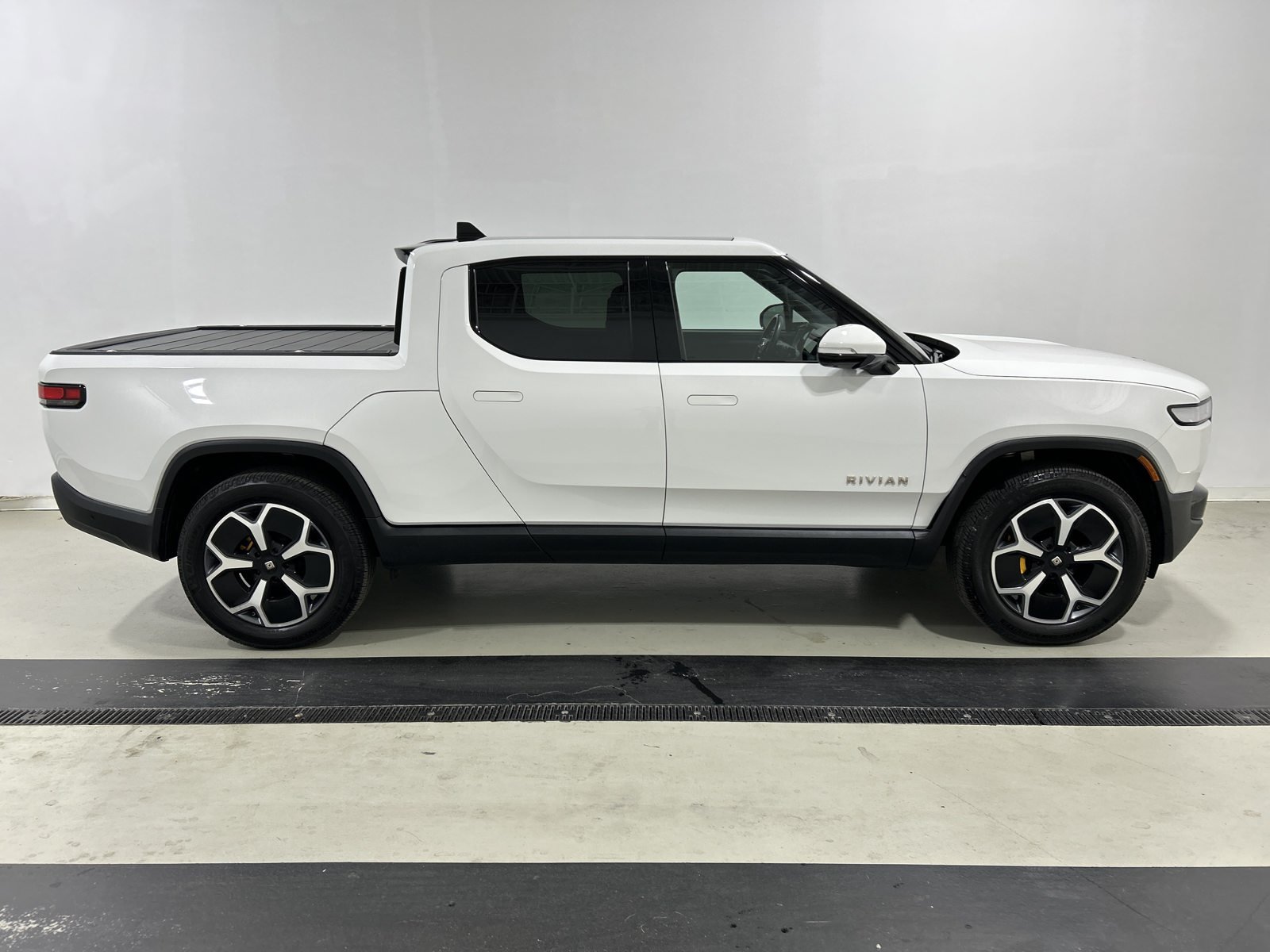 Used 2022 Rivian R1T Adventure AWD/4WD image 6