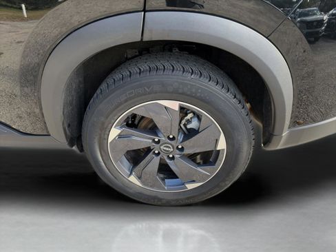 Used 2024 Nissan Rogue SV image 32