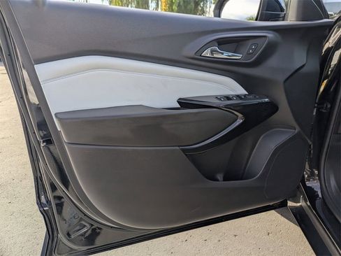 Used 2025 Chevrolet Trax LT w/ LT Convenience Package image 15