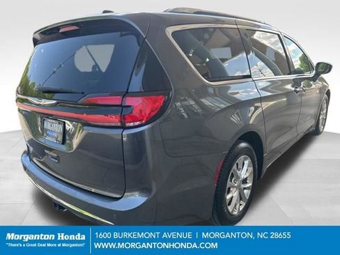Used 2021 Chrysler Pacifica Touring-L w/ Uconnect Theater Family Group FWD image 9