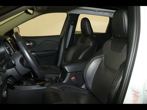 Used 2019 Jeep Cherokee Limited AWD/4WD image 25