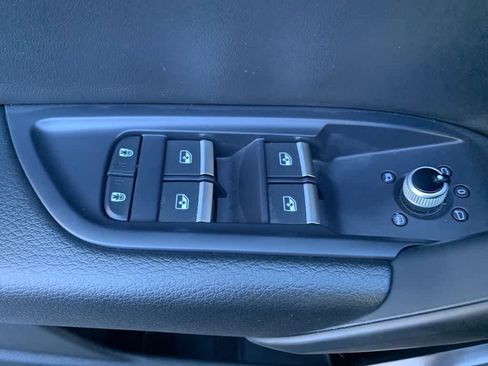 Used 2023 Audi Q5 e Premium w/ Convenience Package image 19