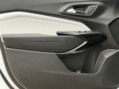 Used 2025 Chevrolet Trax LT w/ LT Convenience Package FWD image 23