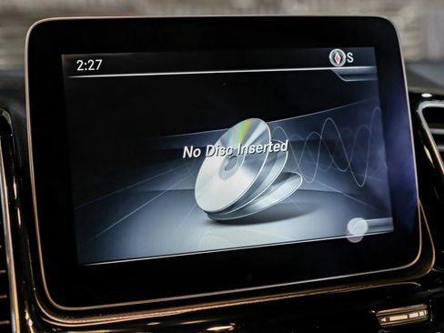 Used 2018 Mercedes-Benz GLE 350 w/ Premium 1 Package image 32