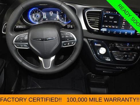 Certified 2025 Chrysler Pacifica Select FWD image 31