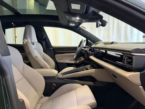 New 2026 Porsche Macan Turbo Electric AWD/4WD image 16