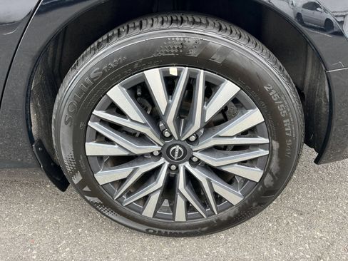 Used 2025 Nissan Altima 2.5 SV FWD image 31