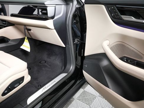 New 2025 Porsche Macan Electric image 26