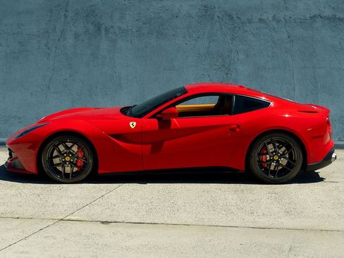 Used 2016 Ferrari F12 Berlinetta RWD image 3