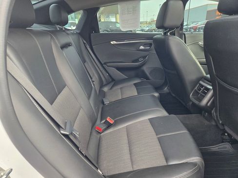 Used 2017 Chevrolet Impala LT w/ Convenience Package image 15