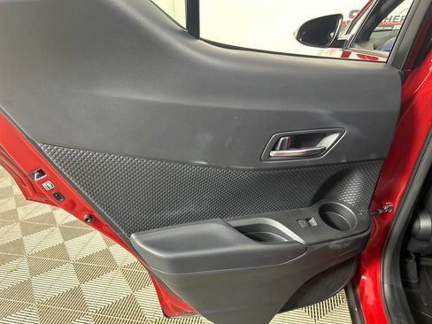 Used 2021 Toyota C-HR XLE FWD image 16