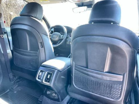 Used 2023 Kia Sorento S image 13