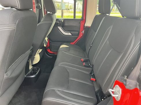 Used 2014 Jeep Wrangler Unlimited Sahara w/ Connectivity Group AWD/4WD image 31