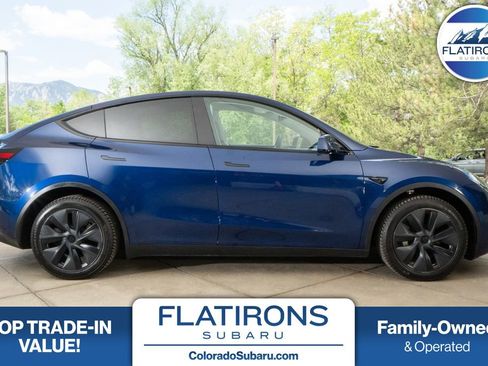 Used 2024 Tesla Model Y Long Range AWD/4WD image 1
