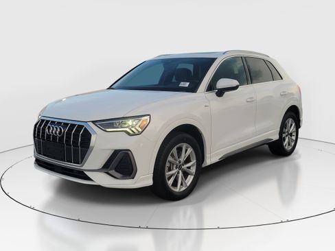 Used 2024 Audi Q3 2.0T Premium AWD/4WD image 3